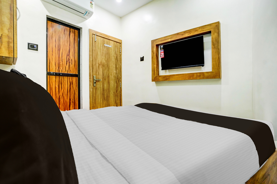 super hotel o santacruz railway junction formerly kharsubway