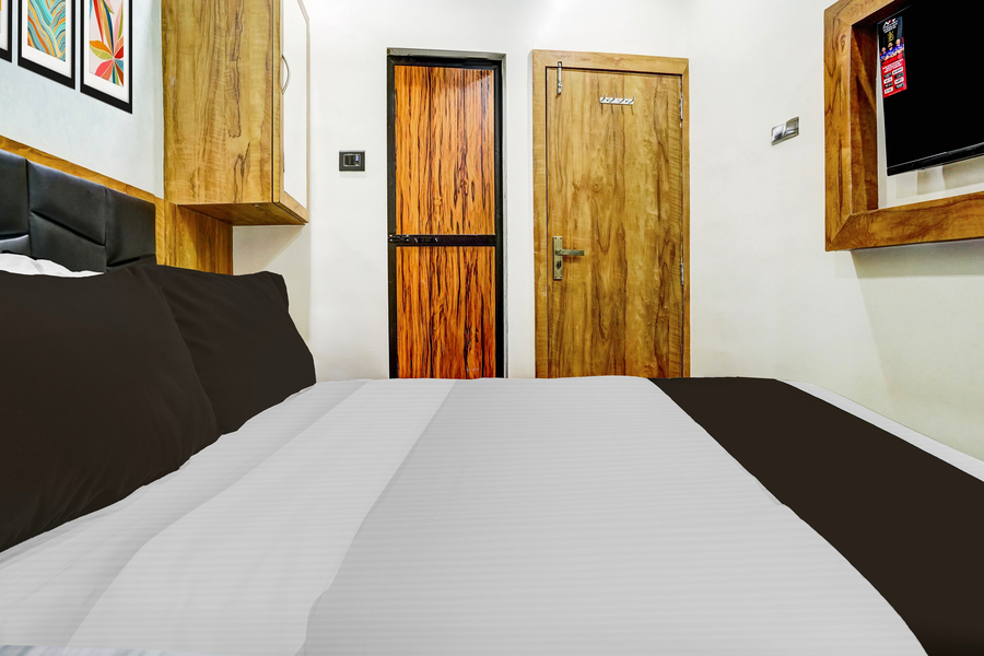 super hotel o santacruz railway junction formerly kharsubway