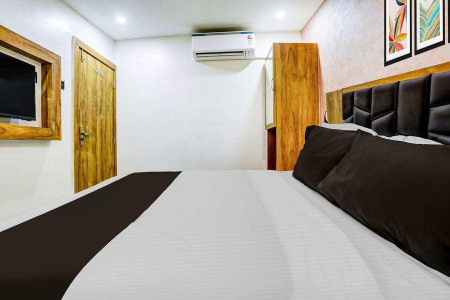 super hotel o santacruz railway junction formerly kharsubway