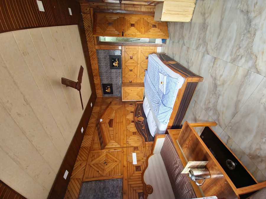 anurra by casa de bello