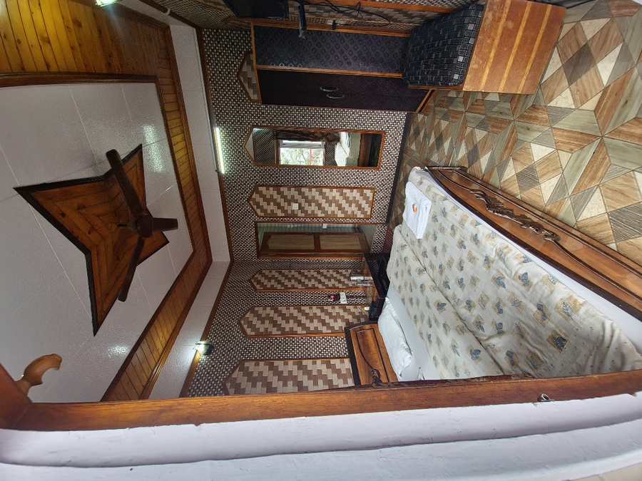 anurra by casa de bello