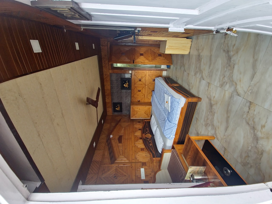 anurra by casa de bello