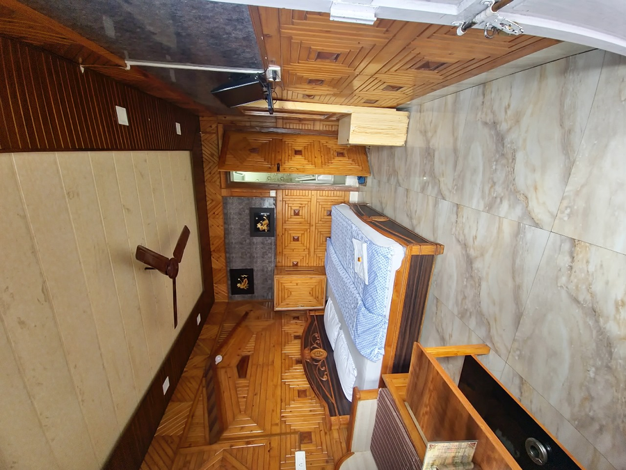 anurra by casa de bello