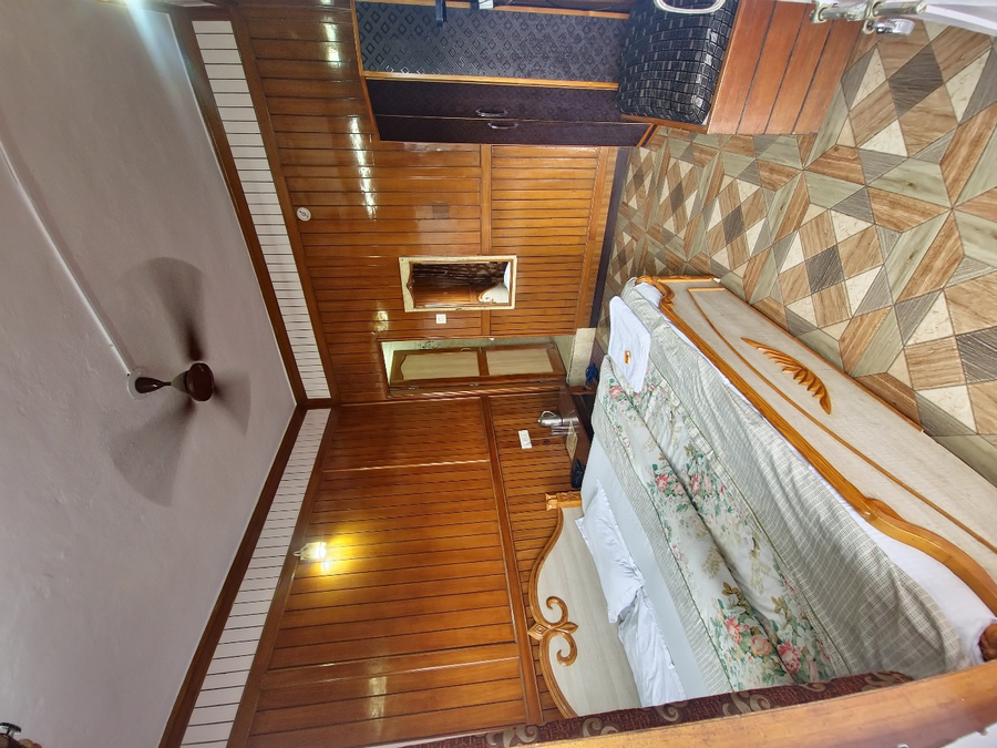 anurra by casa de bello