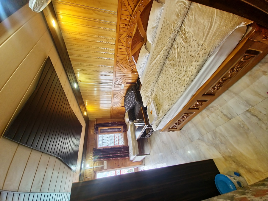 anurra by casa de bello