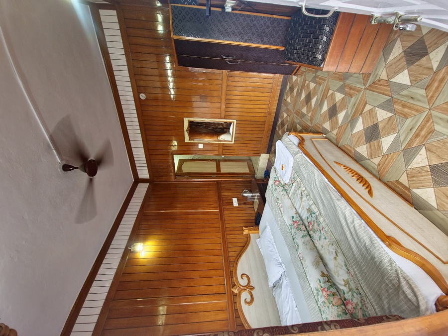 anurra by casa de bello