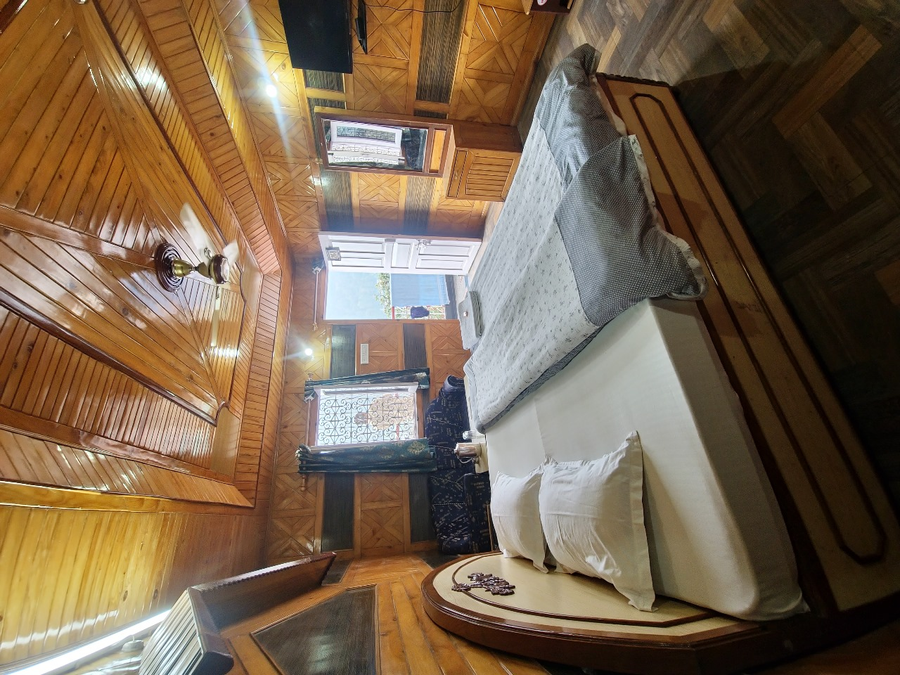 anurra by casa de bello