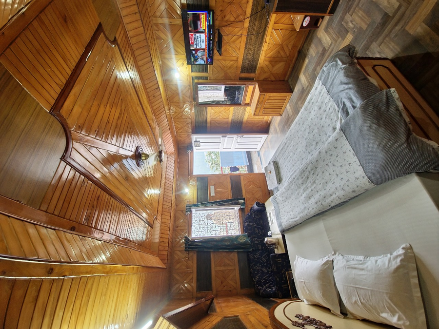 anurra by casa de bello