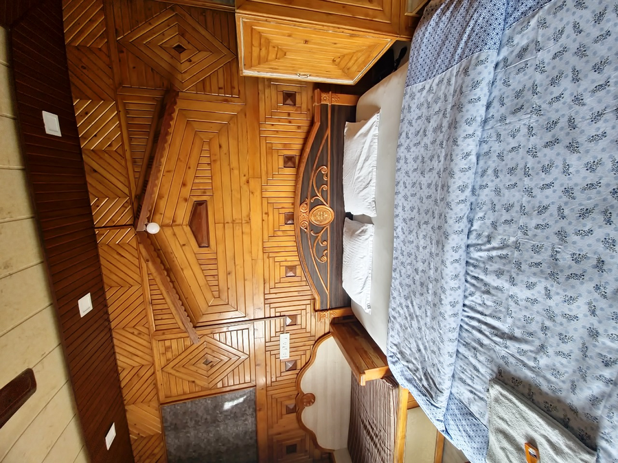 anurra by casa de bello