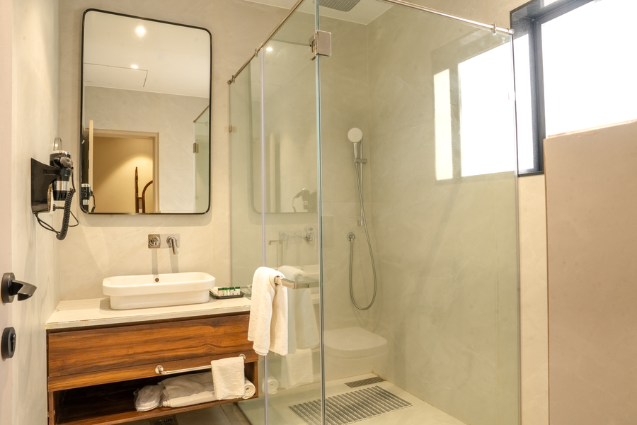 kmr hotels and resorts