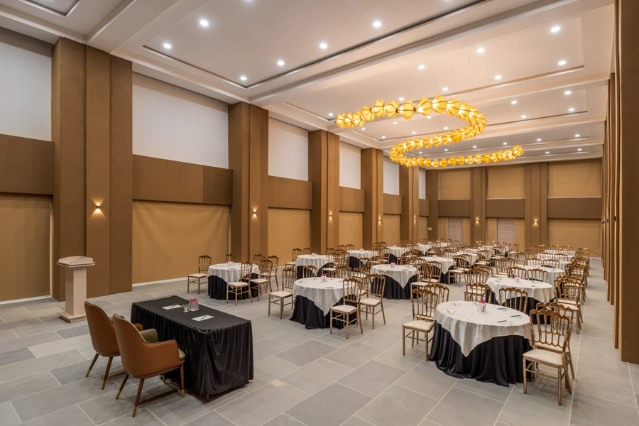 Nanda Hill Resorts,,5 star