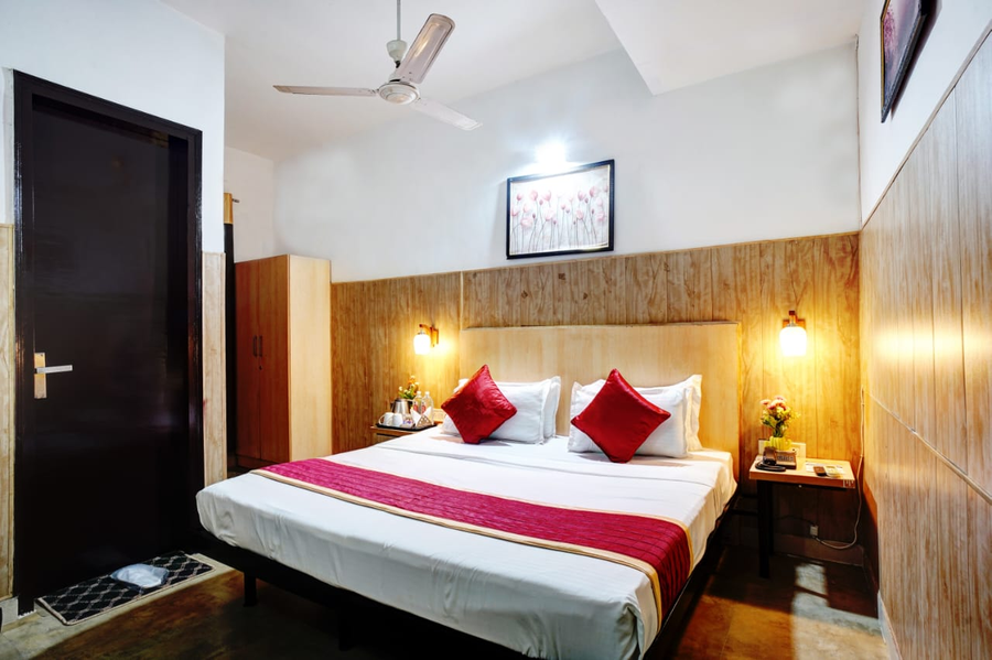 hotel vasundhara grand