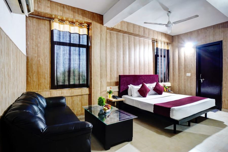hotel vasundhara grand