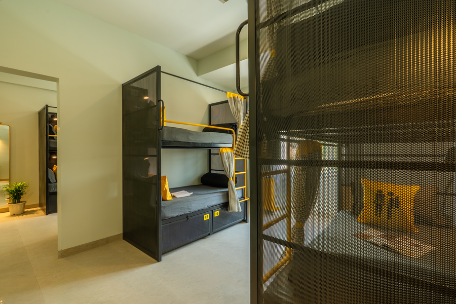 the hosteller bam jaipur hawa mahal