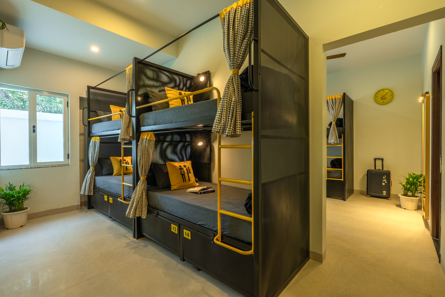 the hosteller bam jaipur hawa mahal