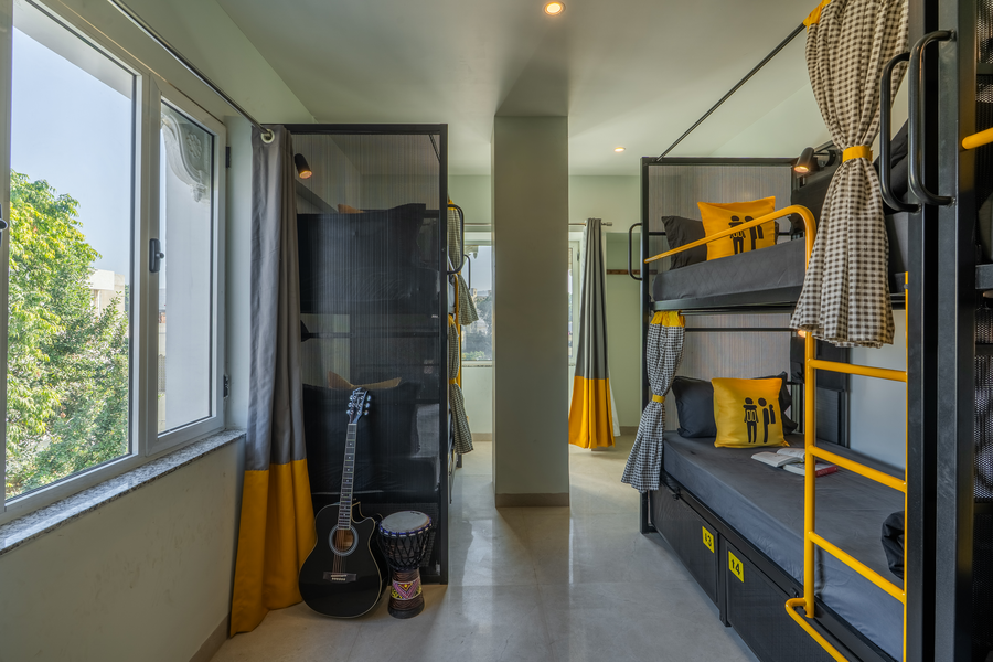 the hosteller bam jaipur hawa mahal