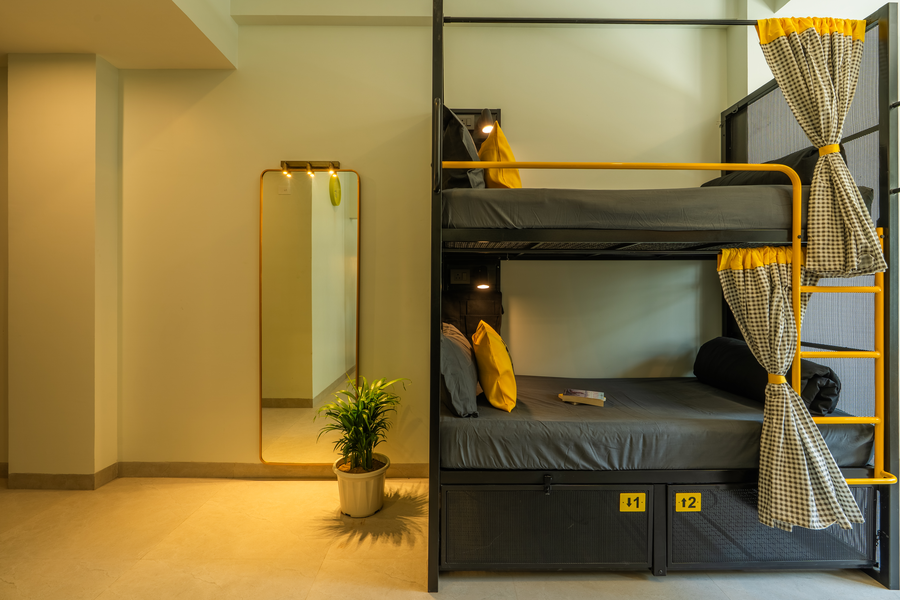 the hosteller bam jaipur hawa mahal