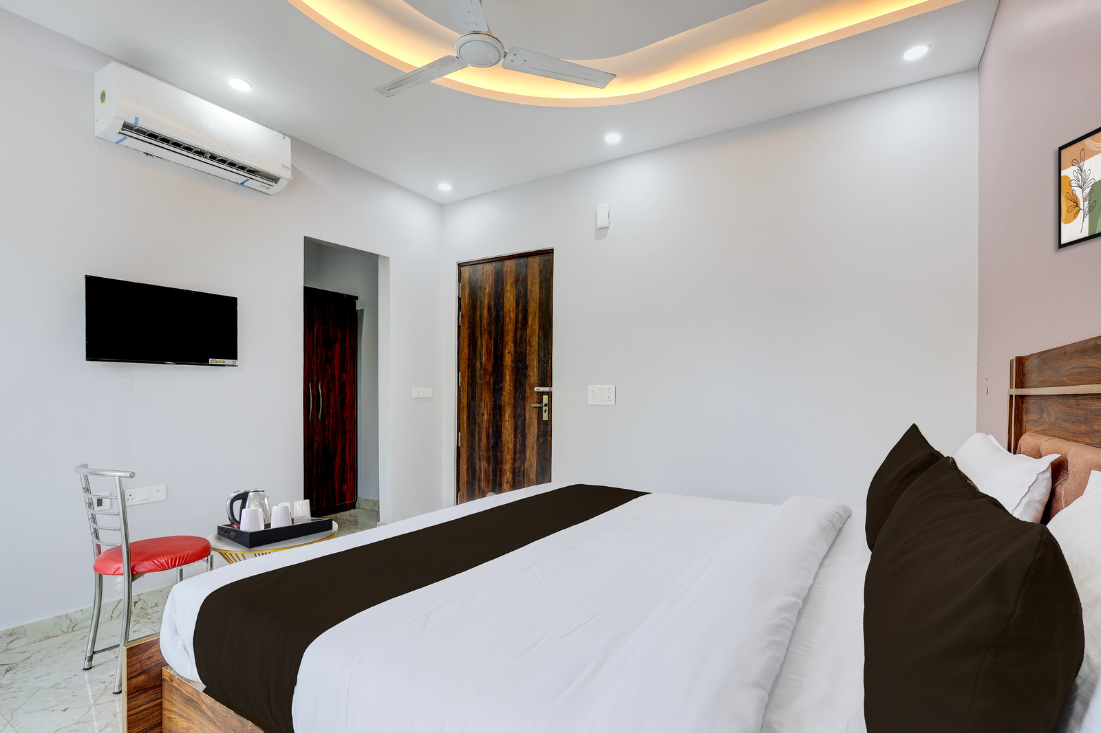 super hotel o pari chowk formerly the divine krc