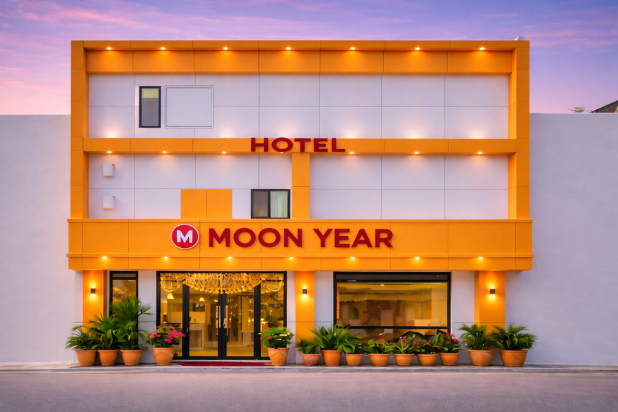 hotel moon year