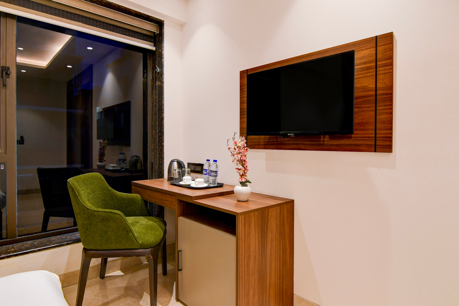 super townhouse oak dlf newtown bus terminal