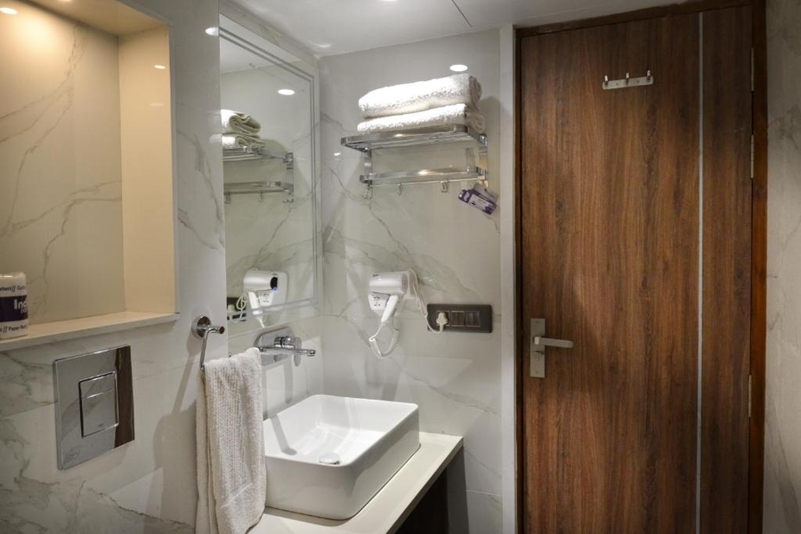 hotel grand plaza paharganj