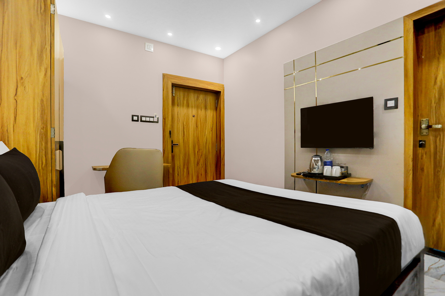 super townhouse puri bypass crossway formerly hotel pratee heights