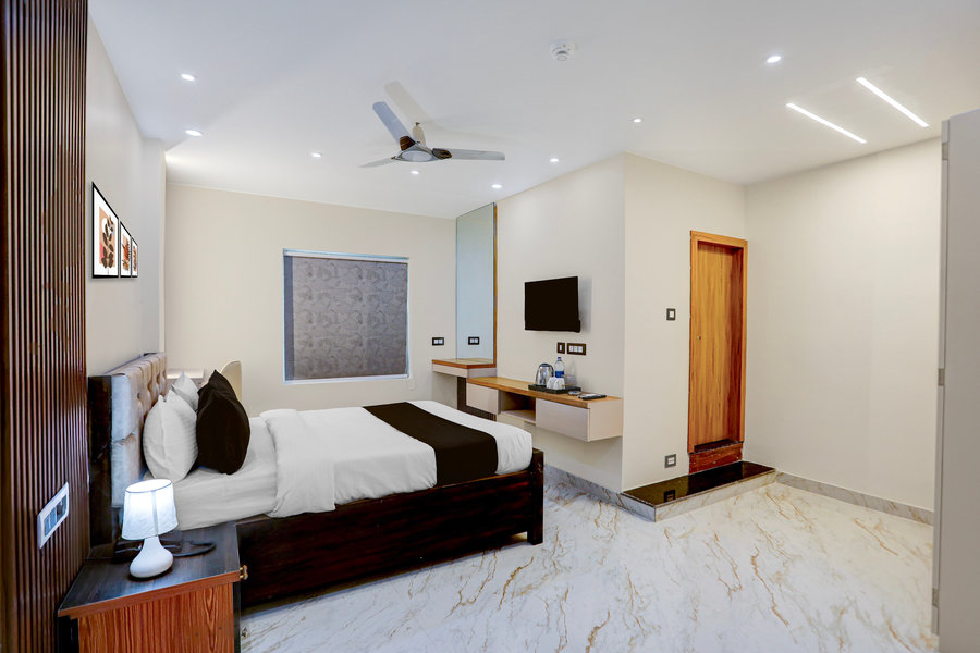 super townhouse puri bypass crossway formerly hotel pratee heights