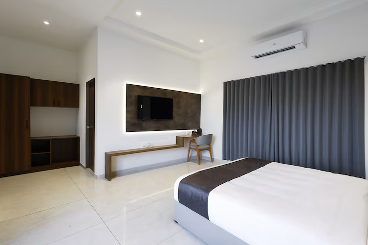 lavender hotels with swimming pool statue of unity