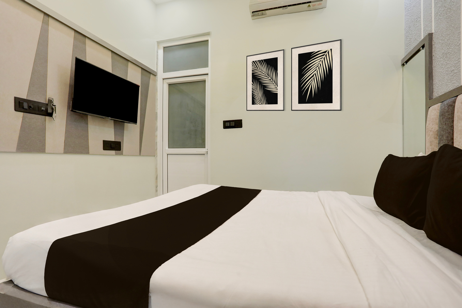 super hotel o maharshi valmiki international airport formerly gaurav inn