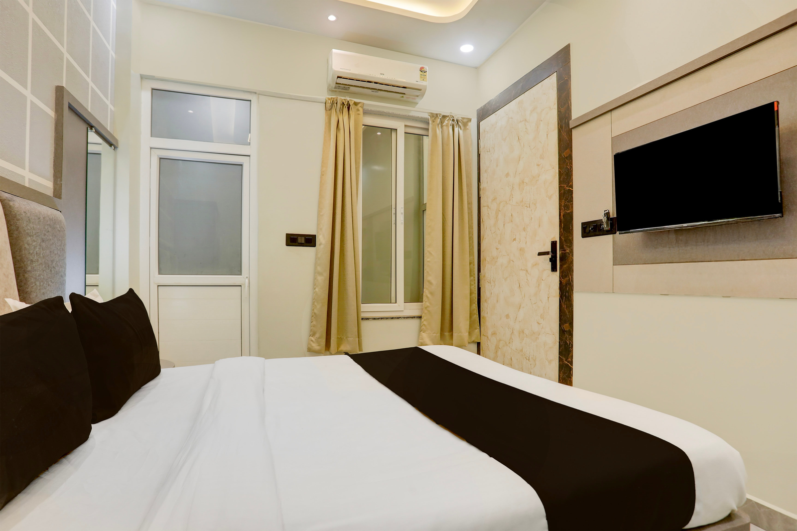 super hotel o maharshi valmiki international airport formerly gaurav inn