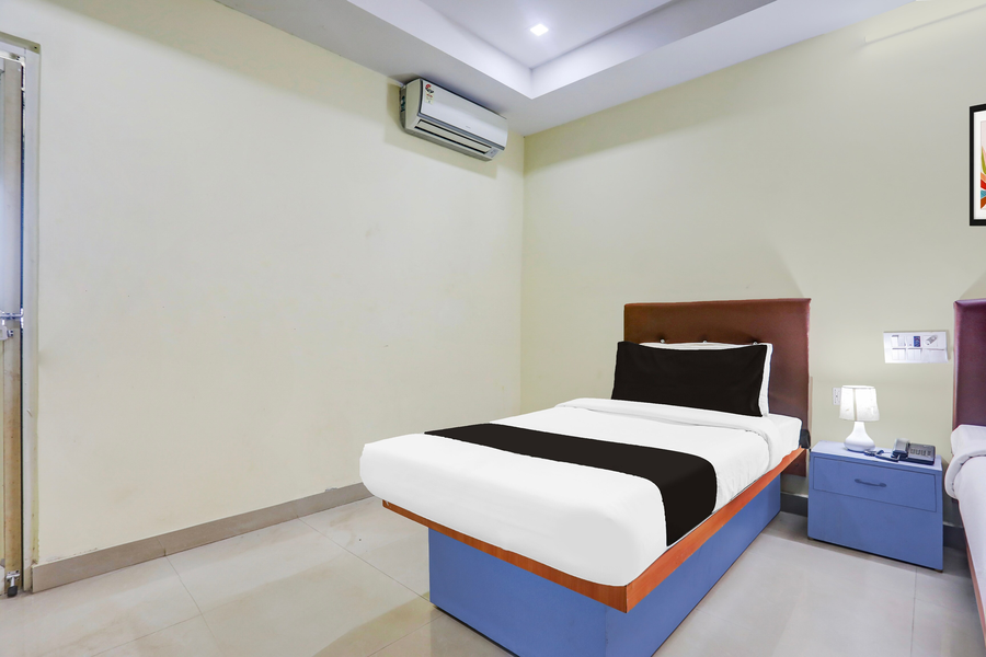 hotel o vedayapalem railway station