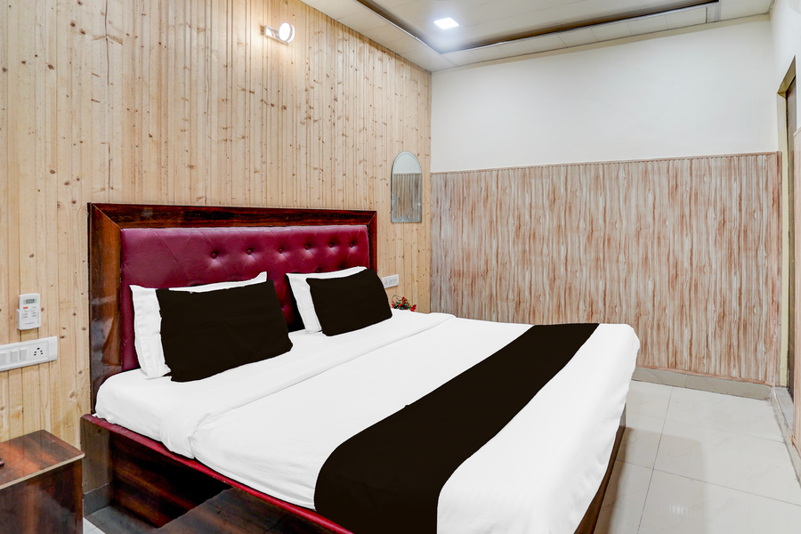 collection o tajganj west gate formerly hotel host