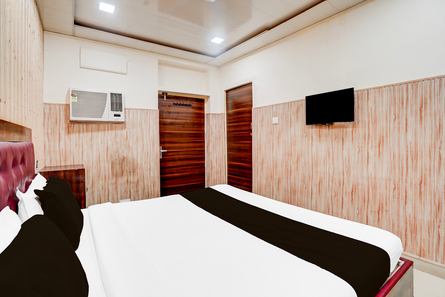 collection o tajganj west gate formerly hotel host