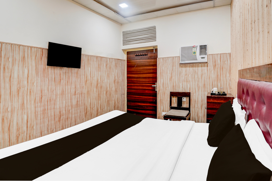 collection o tajganj west gate formerly hotel host