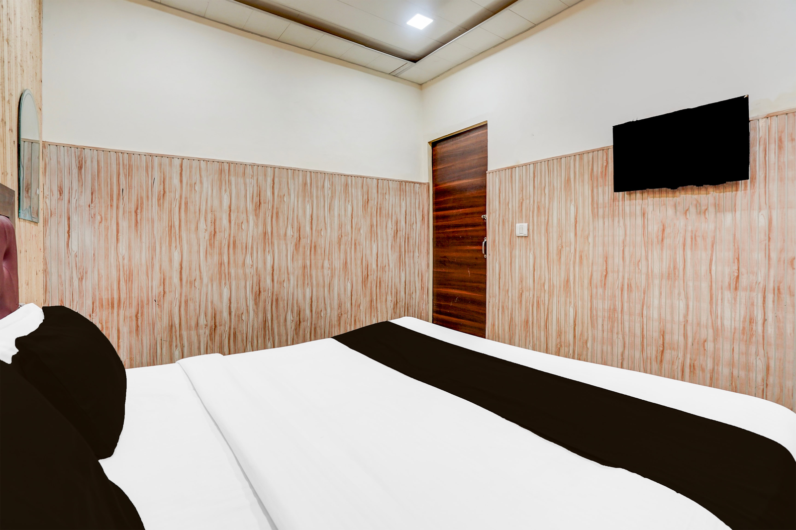 collection o tajganj west gate formerly hotel host