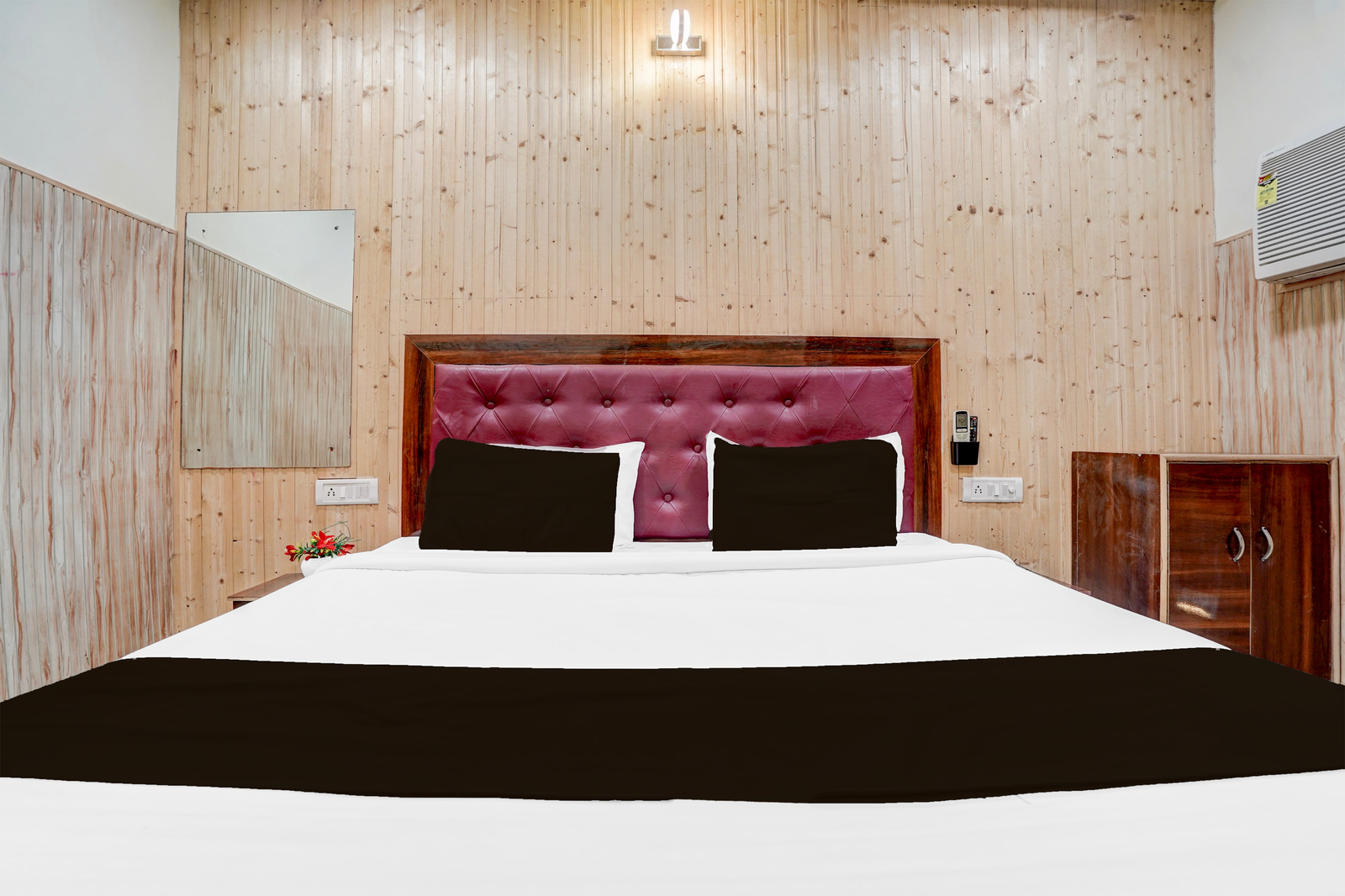 collection o tajganj west gate formerly hotel host