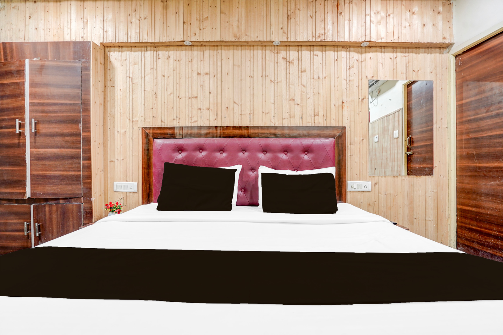 collection o tajganj west gate formerly hotel host