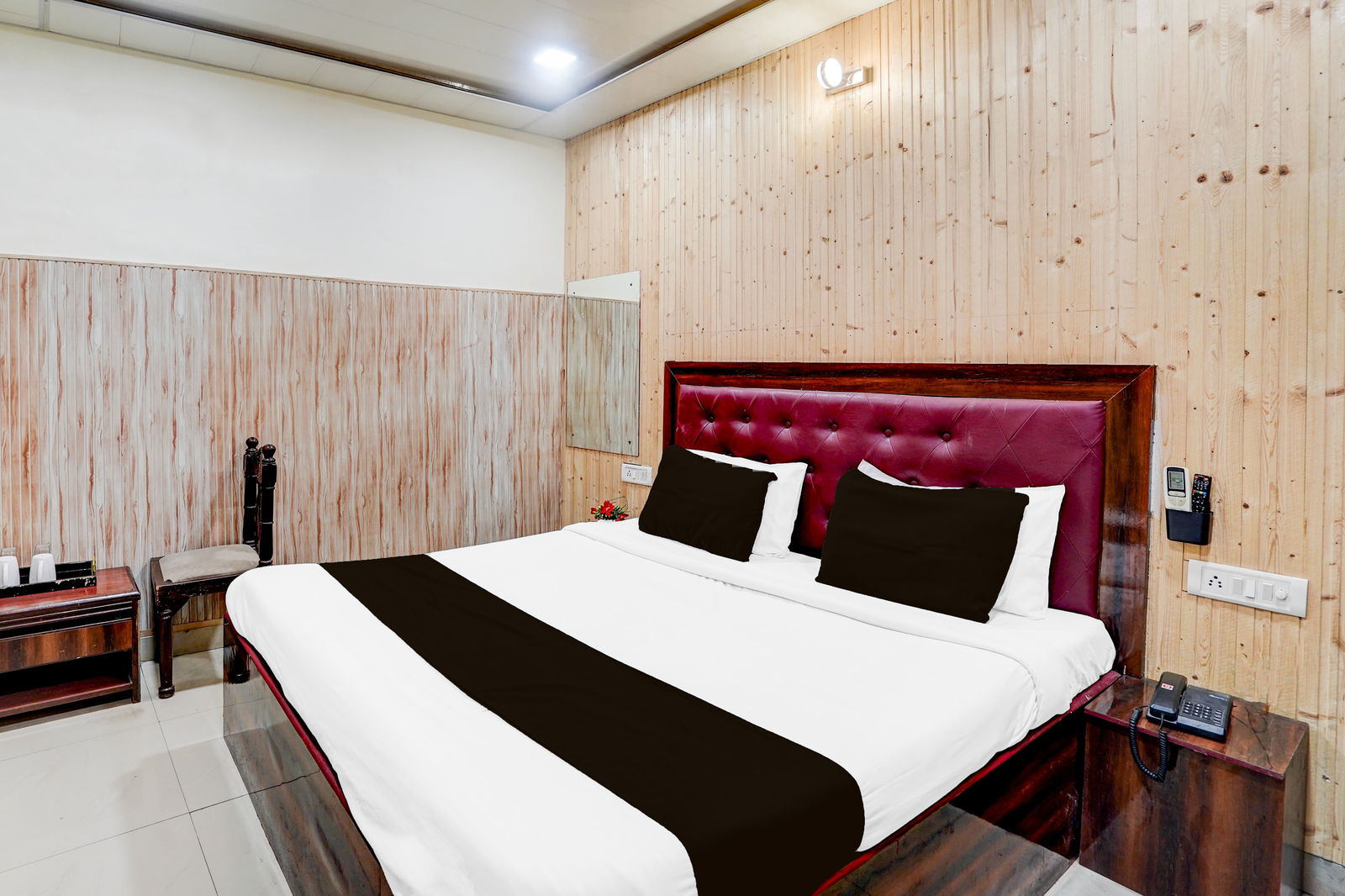 collection o tajganj west gate formerly hotel host