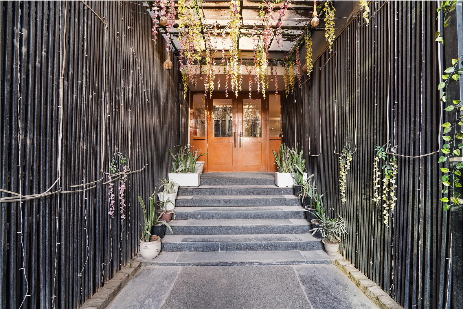 Townhouse Yashobhoomi Formerly Hotel Grand Tashree,New Delhi>>Delhi,3 star