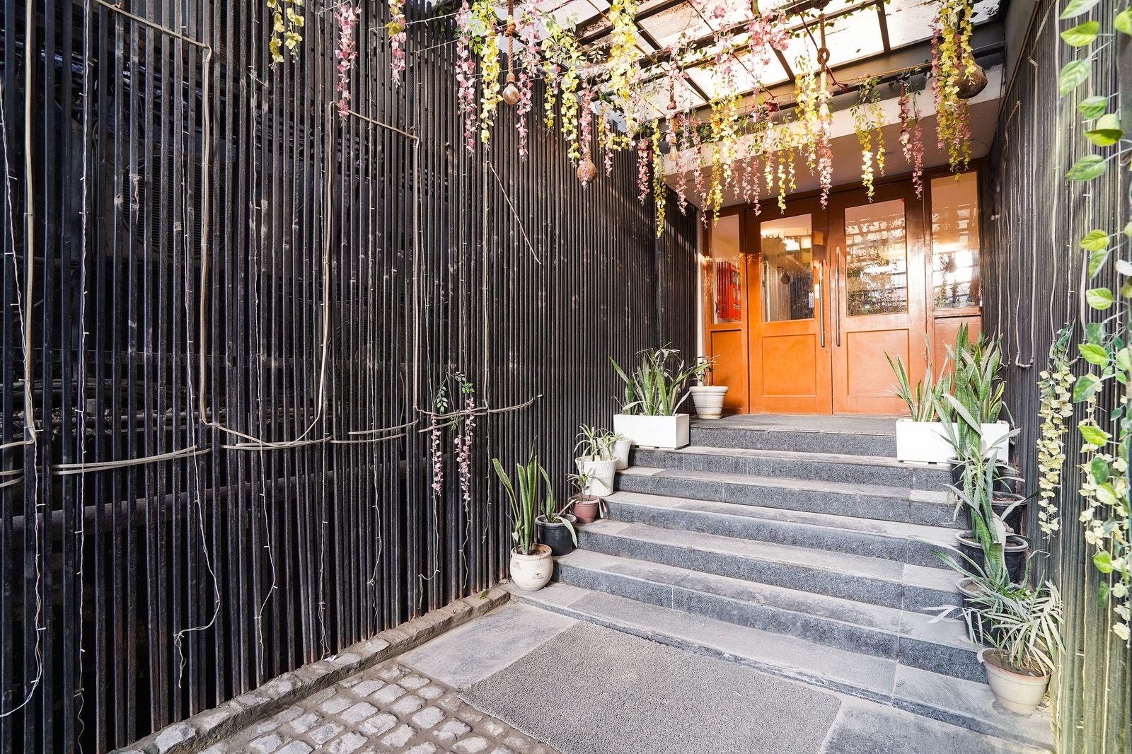 Townhouse Yashobhoomi Formerly Hotel Grand Tashree,New Delhi>>Delhi,3 star