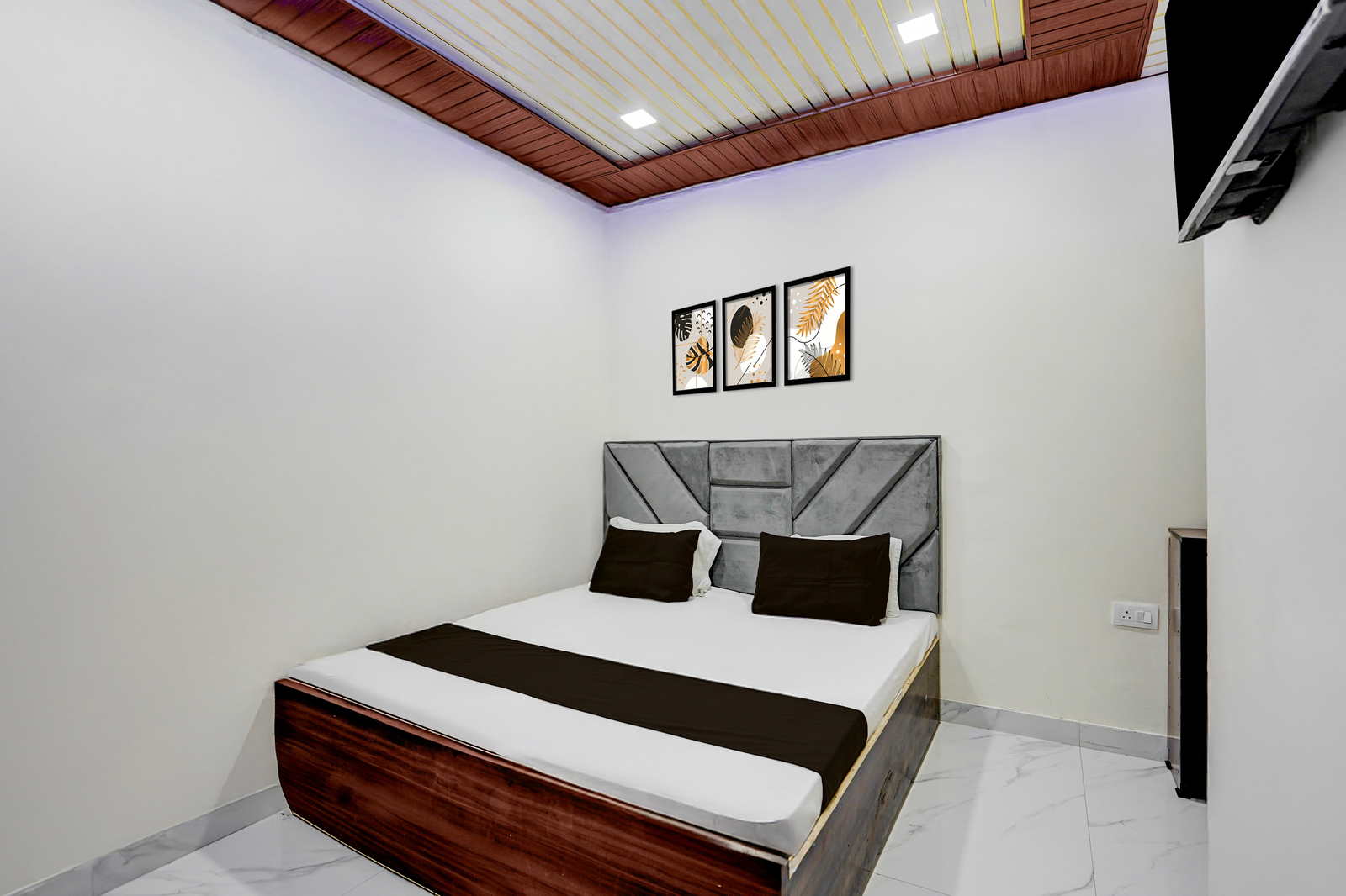 hotel o mathura central railway junction formerly bhagwati palace