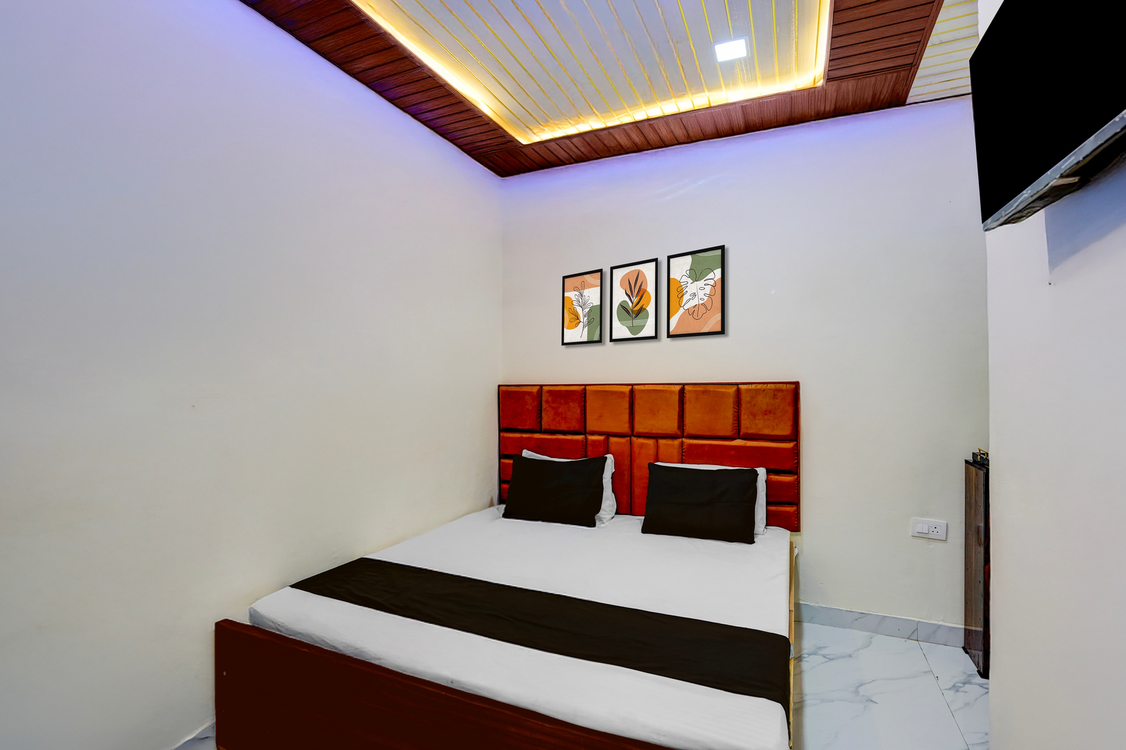 hotel o mathura central railway junction formerly bhagwati palace