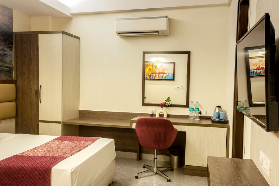 hotel cardinal express oxmo delhi airport
