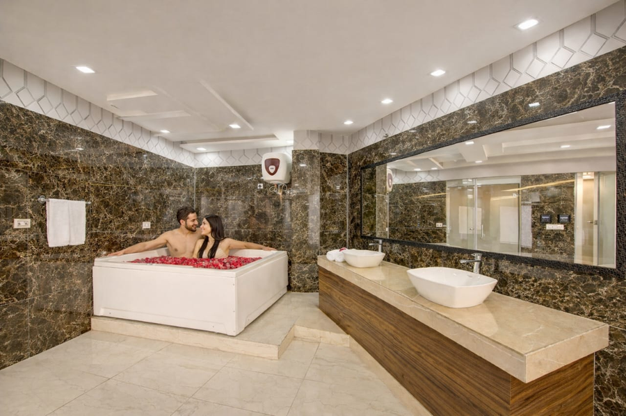 hotel cardinal express oxmo delhi airport