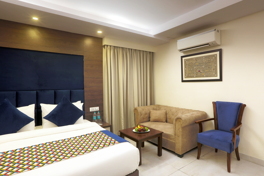 hotel cardinal express oxmo delhi airport