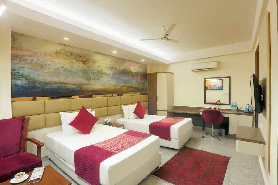 hotel cardinal express oxmo delhi airport