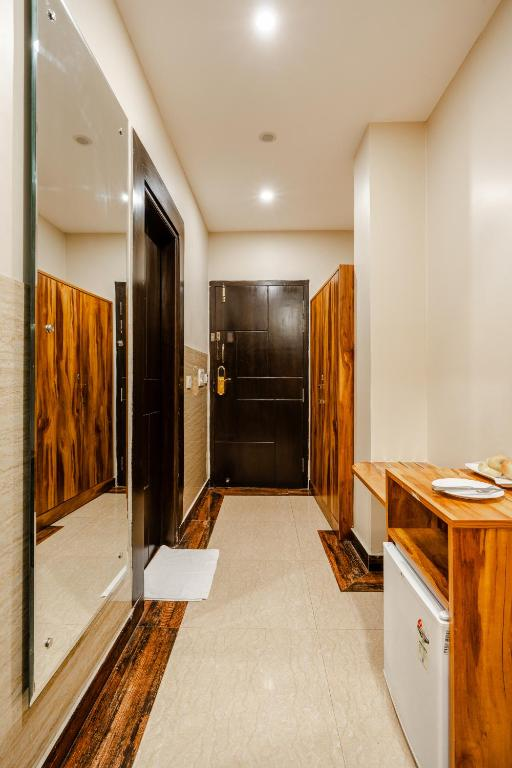 royal residence near 32nd milestone