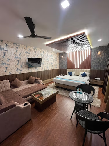 ks paying guest house