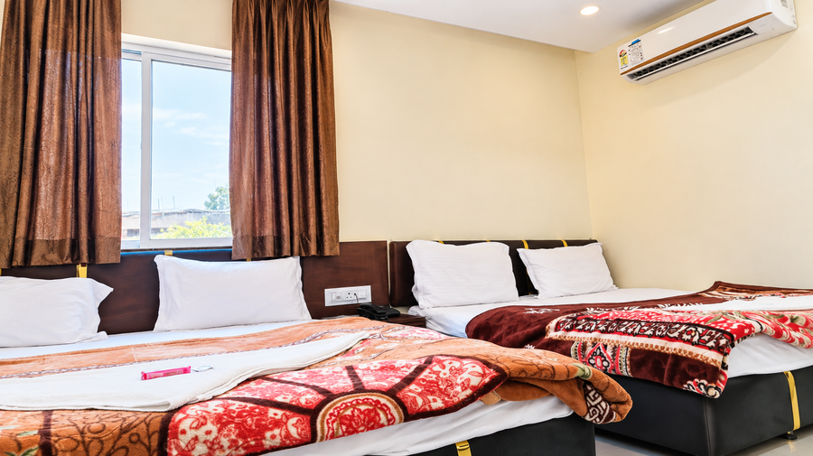 hotel shivay mahakal mandir 200mtr only
