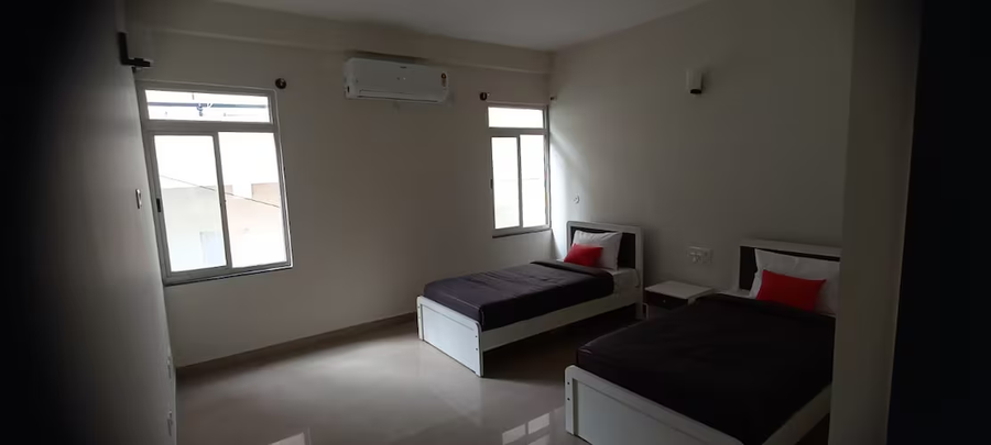 loop hostels silkboard